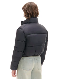 Czarna kurtka puffer