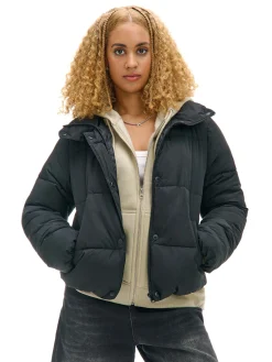 Czarna kurtka puffer