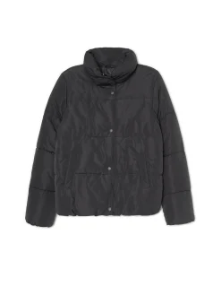 Czarna kurtka puffer