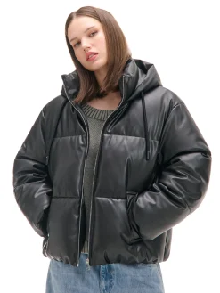 Czarna kurtka puffer z kapturem