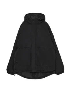 Czarna kurtka z kapturem