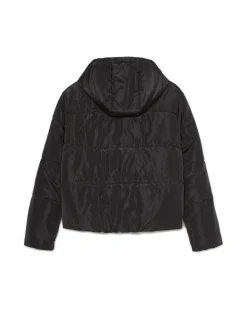 Czarna kurtka z kapturem