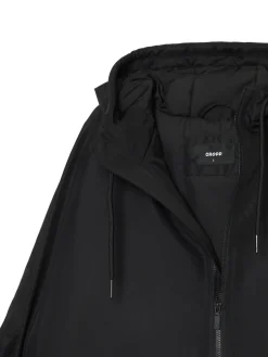 Czarna kurtka z kapturem i nadrukiem