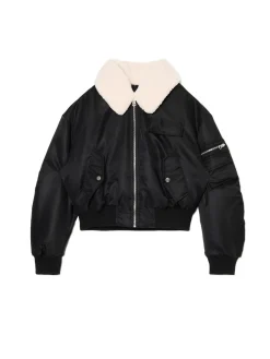 Czarna kurtka z odpinanym kołnierzem