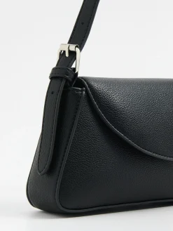 Czarna mała torebka na magnes