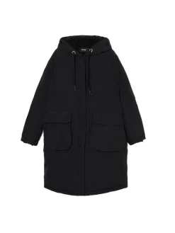 Czarna parka z kapturem