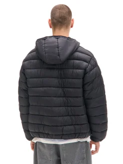 Czarna pikowana kurtka basic