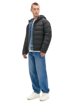 Czarna pikowana kurtka z kapturem