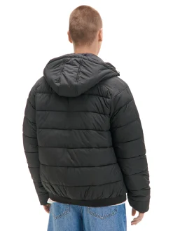 Czarna pikowana kurtka z kapturem