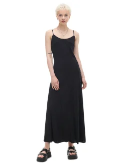 Czarna sukienka maxi z wiskozy