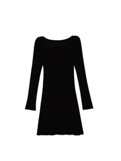Czarna sukienka mini z długimi rękawami