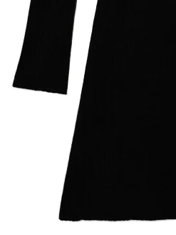 Czarna sukienka mini z długimi rękawami