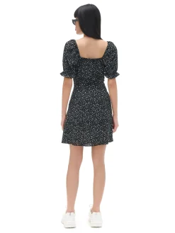 Czarna sukienka mini z motywem kwiatowym