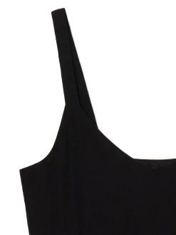 Czarna sukienka na ramiączkach