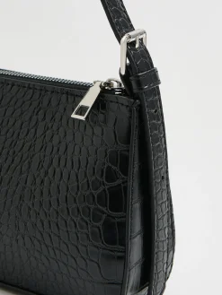 Czarna torebka z imitacji skóry