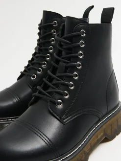 Czarne botki z imitacji skóry