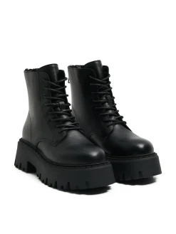 Czarne botki zapinane na zamek