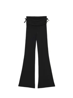 Czarne dresy z ozdobną zakładką