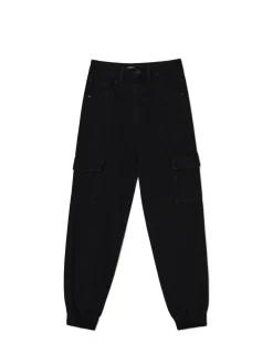 Czarne jeansowe joggery cargo