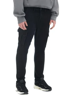 Czarne jeansy carrot