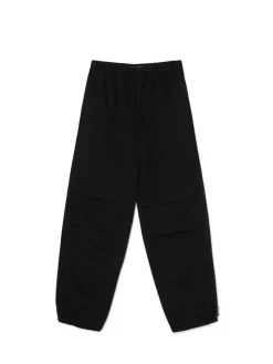 Czarne jeansy parachute