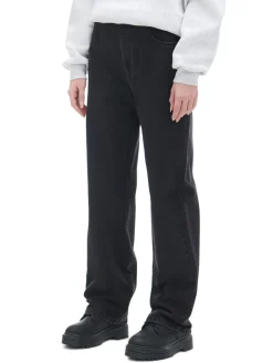 Czarne jeansy straight z efektem sprania