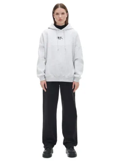 Czarne jeansy straight z efektem sprania