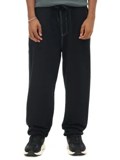 Czarne joggery z białym przeszyciem