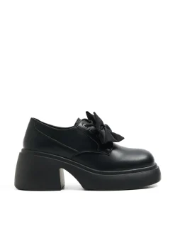 Czarne loafersy z kokardami