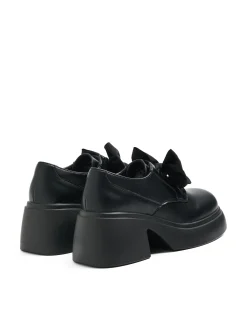 Czarne loafersy z kokardami