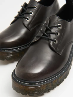 Czarne półbuty derby