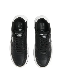 Czarne sneakersy z białymi elementami