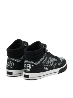 Czarne sneakersy z komiksowym nadrukiem