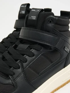 Czarne sneakersy za kostkę