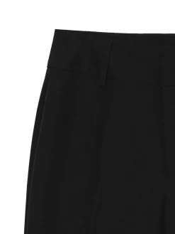 Czarne spodnie flare w kant