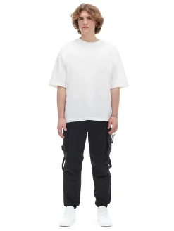 Czarne spodnie loose z paskiem