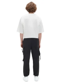 Czarne spodnie loose z paskiem