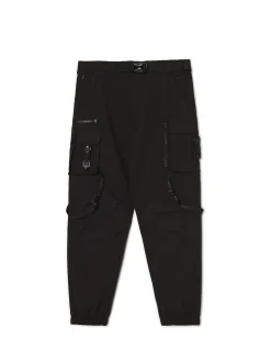 Czarne spodnie loose z paskiem