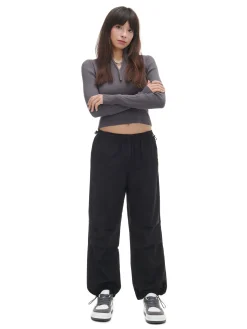 Czarne spodnie parachute