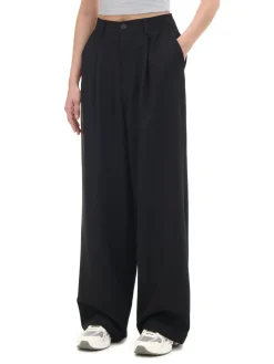 Czarne spodnie w paski