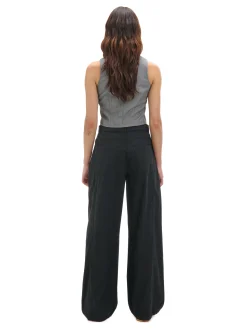 Czarne spodnie z kieszeniami cargo