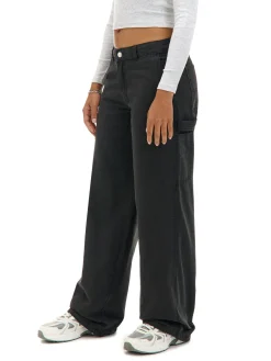 Czarne spodnie z wieloma kieszeniami