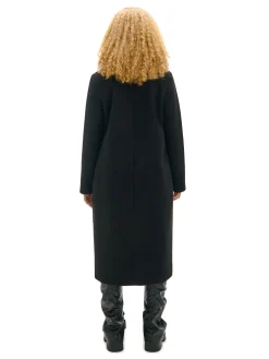 Czarny długi płaszcz