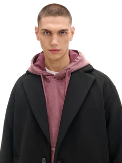 Czarny klasyczny płaszcz