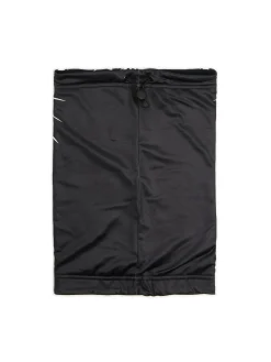 Czarny komin ze zwierzęcym motywem