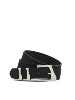 Czarny pasek z dekoracyjną klamrą