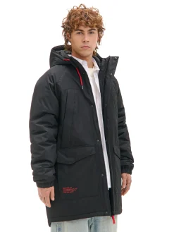 Czarny płaszcz z kapturem