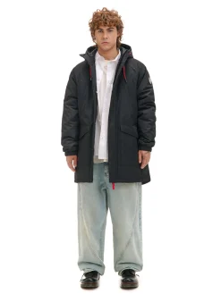 Czarny płaszcz z kapturem