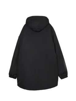 Czarny płaszcz z kapturem