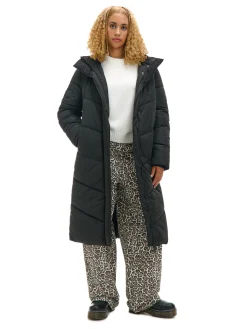 Czarny płaszcz z kapturem